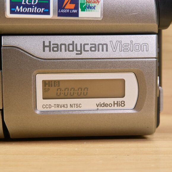 Vintage Sony Handycam DCR-TRV43 NTSC VideoHi8 Camcorder, Made in Japan - Picture 5 of 10